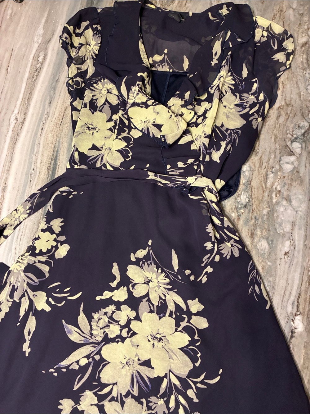 Voir Voir sexy dress sz 8 really feminine and flowing ❤️ NWOT